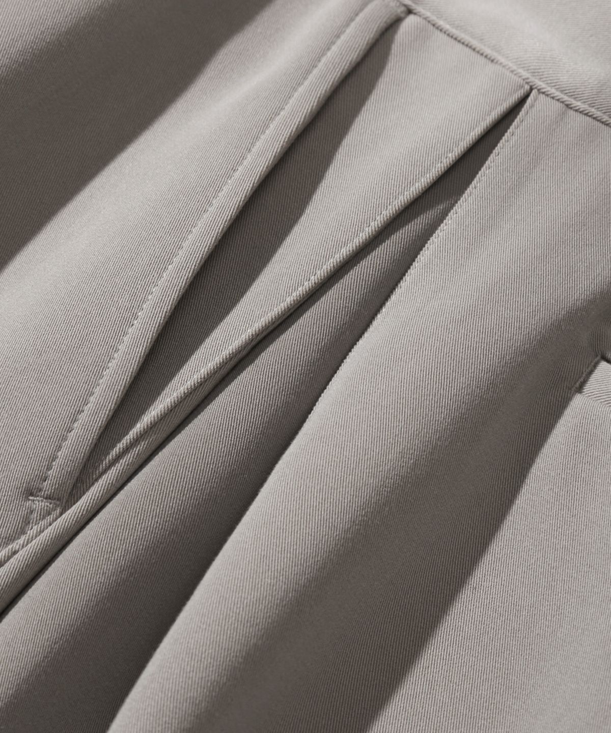 트릴리온(TRILLION) 사이드 턱 스냅 버튼 와이드 슬랙스 (ASH BEIGE)