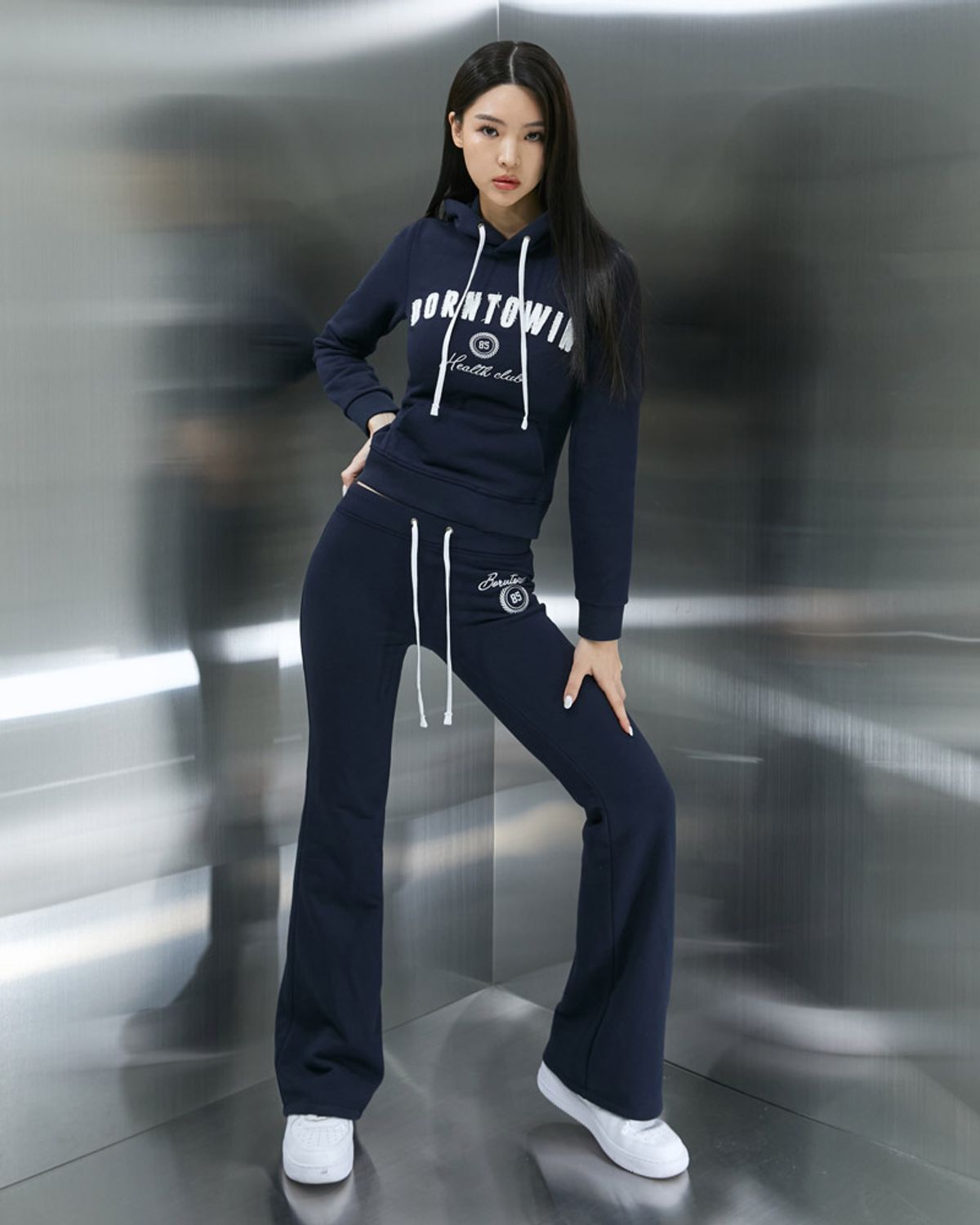 본투윈(BORN TO WIN) BORNTOWIN PATCH SLIM FIT HOODIE [NAVY]