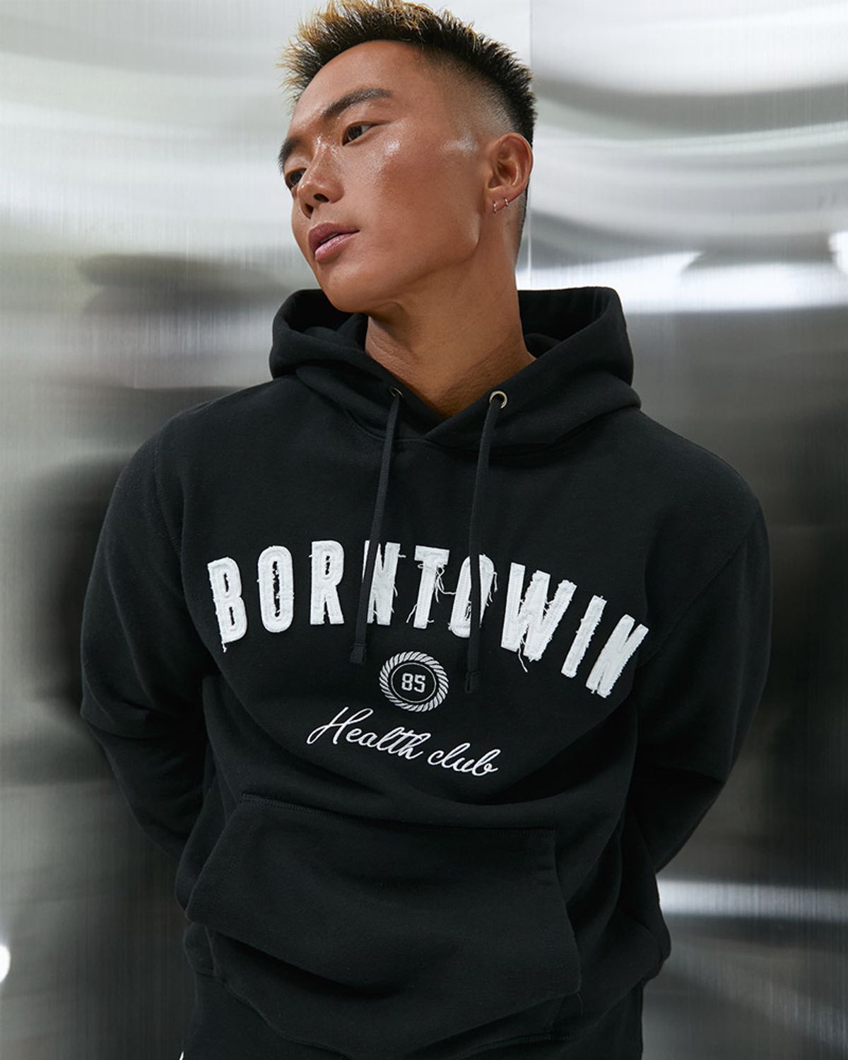 본투윈(BORN TO WIN) BORNTOWIN PATCH MUSCLE FIT HOODIE [BLACK]