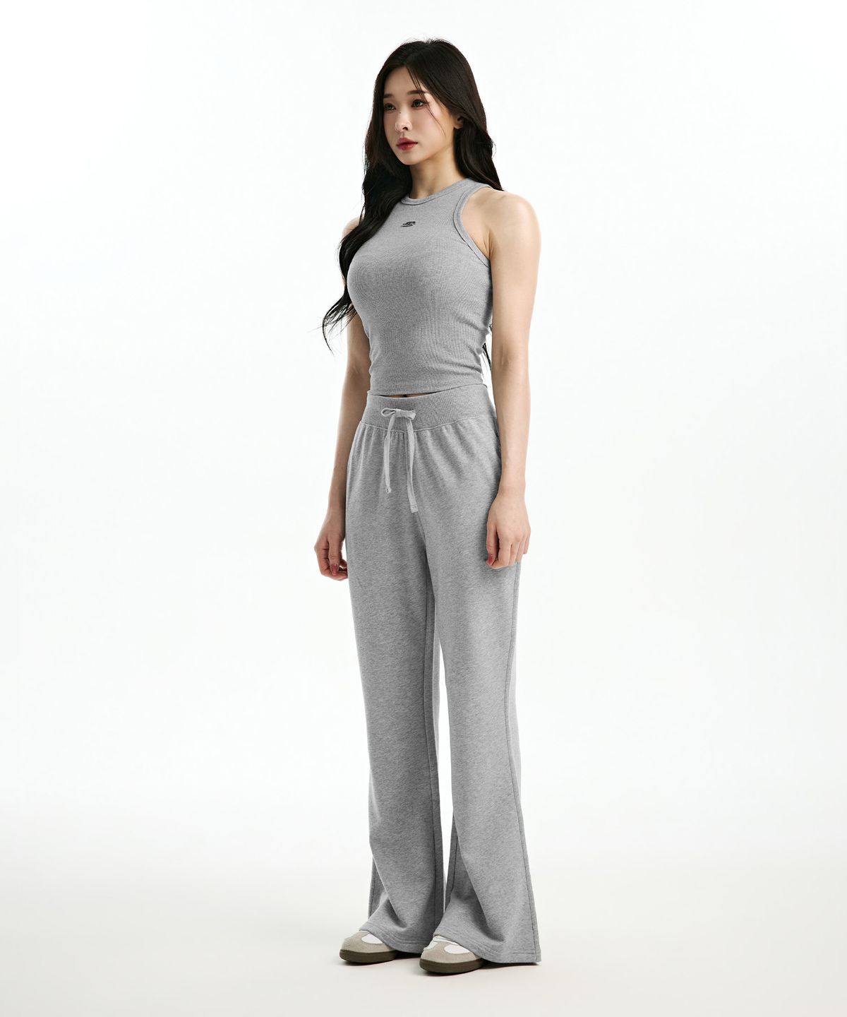 본투윈(BORN TO WIN) B PENDANT RIBBED SEMI CROP SLEEVELESS [MELANGE GREY]