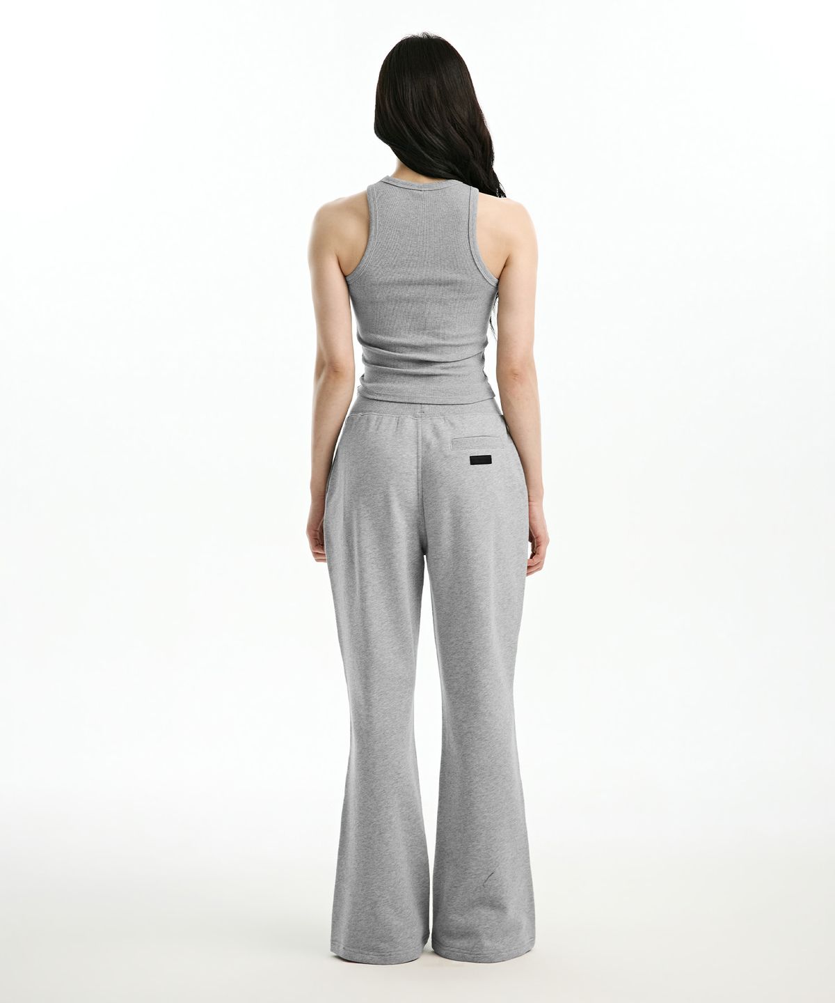 본투윈(BORN TO WIN) B PENDANT RIBBED SEMI CROP SLEEVELESS [MELANGE GREY]