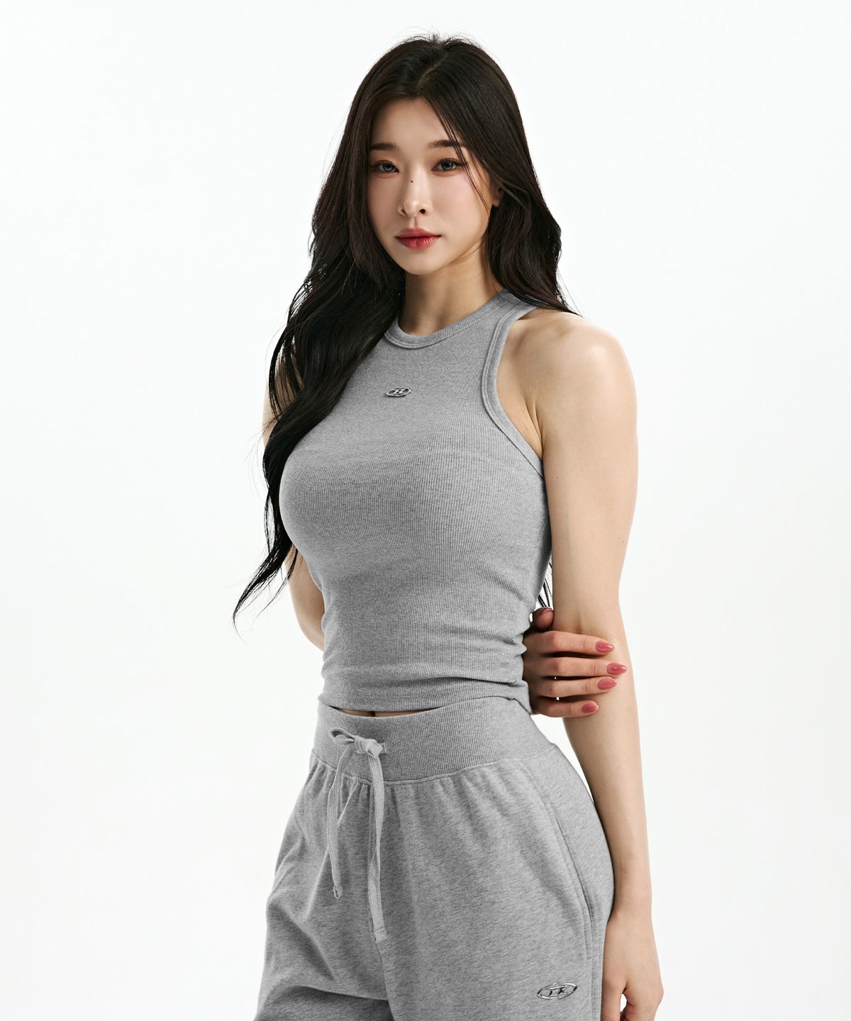 본투윈(BORN TO WIN) B PENDANT RIBBED SEMI CROP SLEEVELESS [MELANGE GREY]
