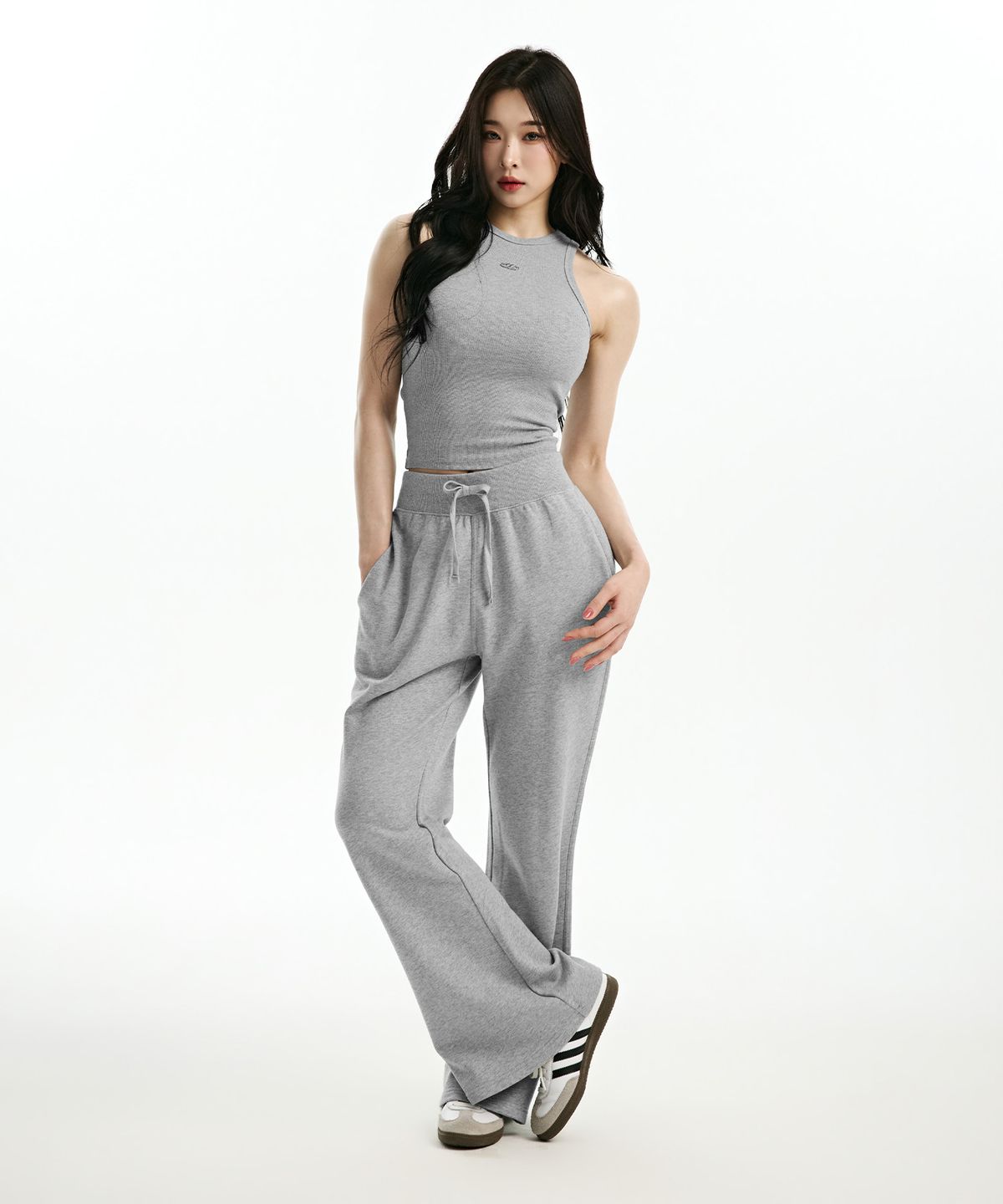 본투윈(BORN TO WIN) B PENDANT RIBBED SEMI CROP SLEEVELESS [MELANGE GREY]