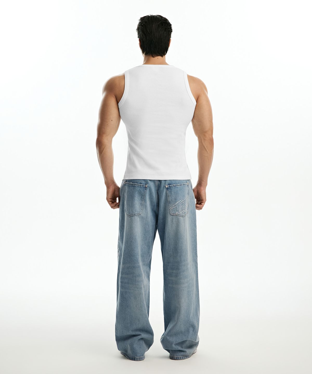 본투윈(BORN TO WIN) B PENDANT RIBBED SLEEVELESS [WHITE]