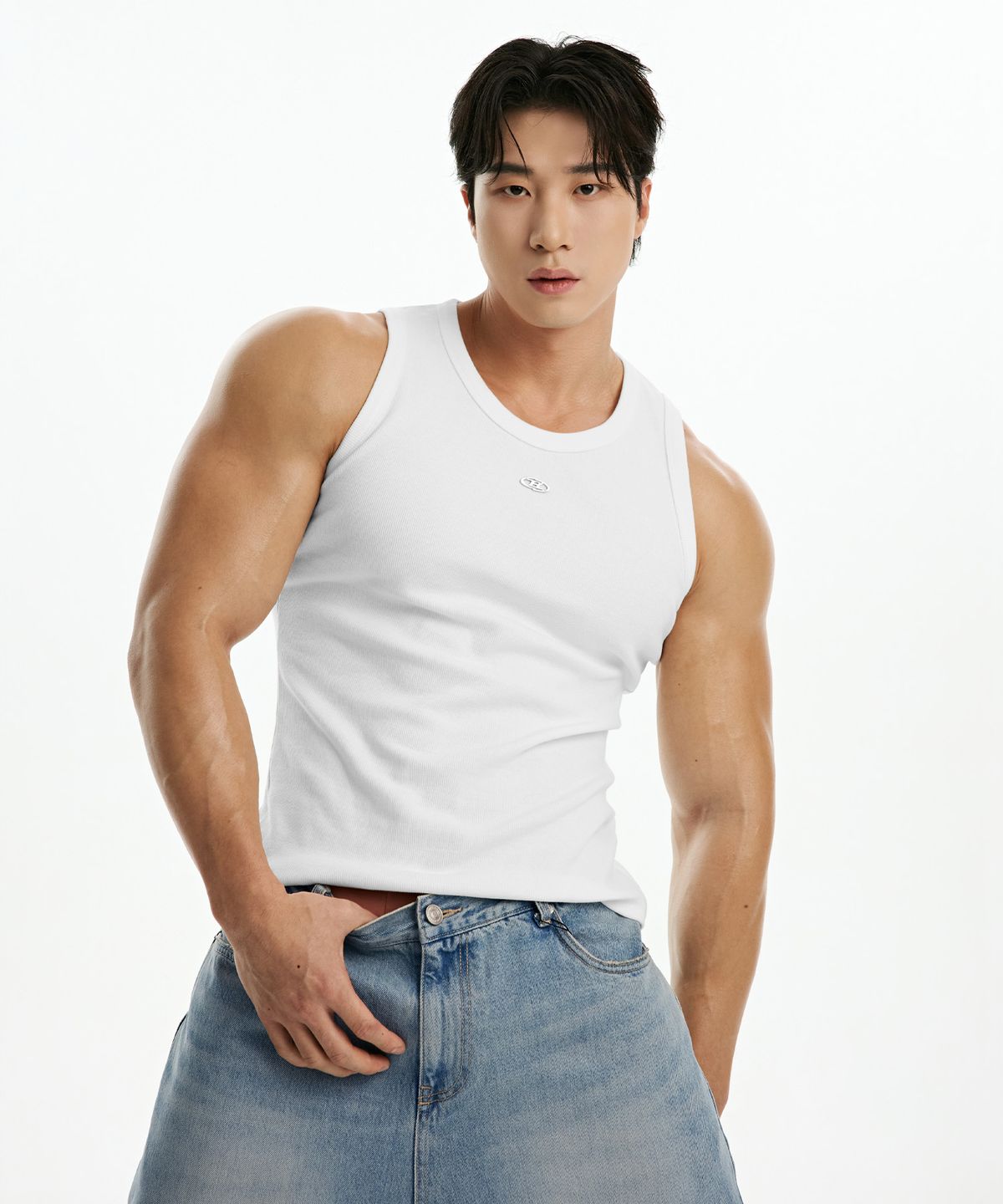 본투윈(BORN TO WIN) B PENDANT RIBBED SLEEVELESS [WHITE]