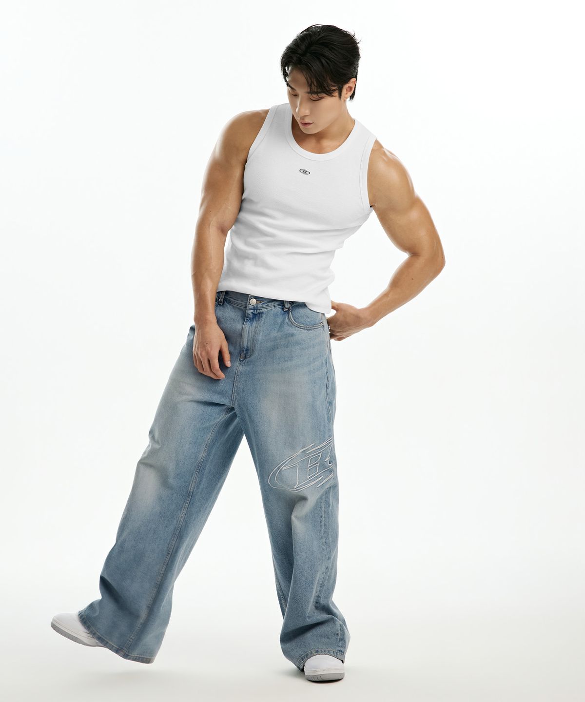 본투윈(BORN TO WIN) B PENDANT RIBBED SLEEVELESS [WHITE]