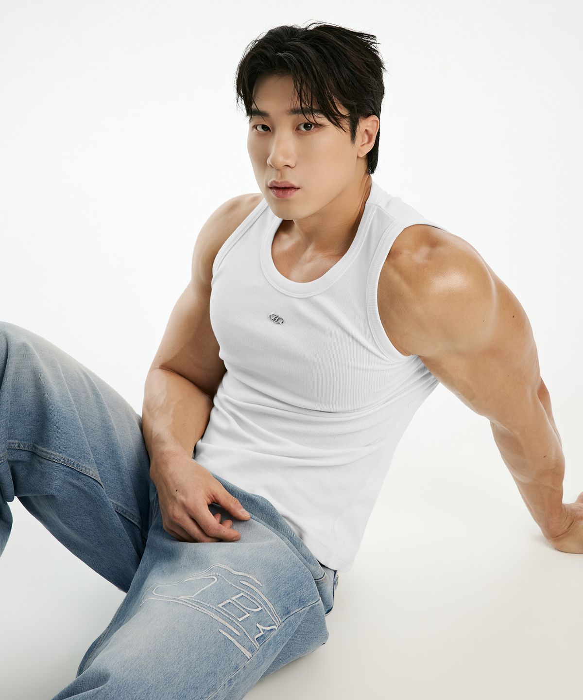본투윈(BORN TO WIN) B PENDANT RIBBED SLEEVELESS [WHITE]