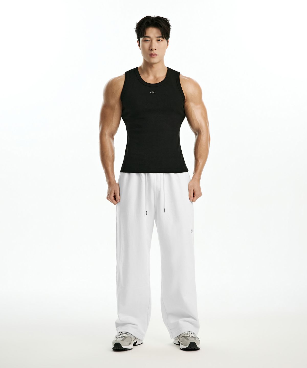 본투윈(BORN TO WIN) B PENDANT RIBBED SLEEVELESS [BLACK]