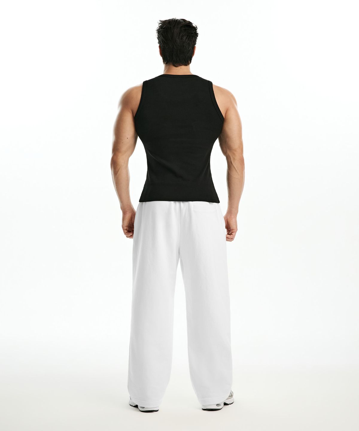 본투윈(BORN TO WIN) B PENDANT RIBBED SLEEVELESS [BLACK]