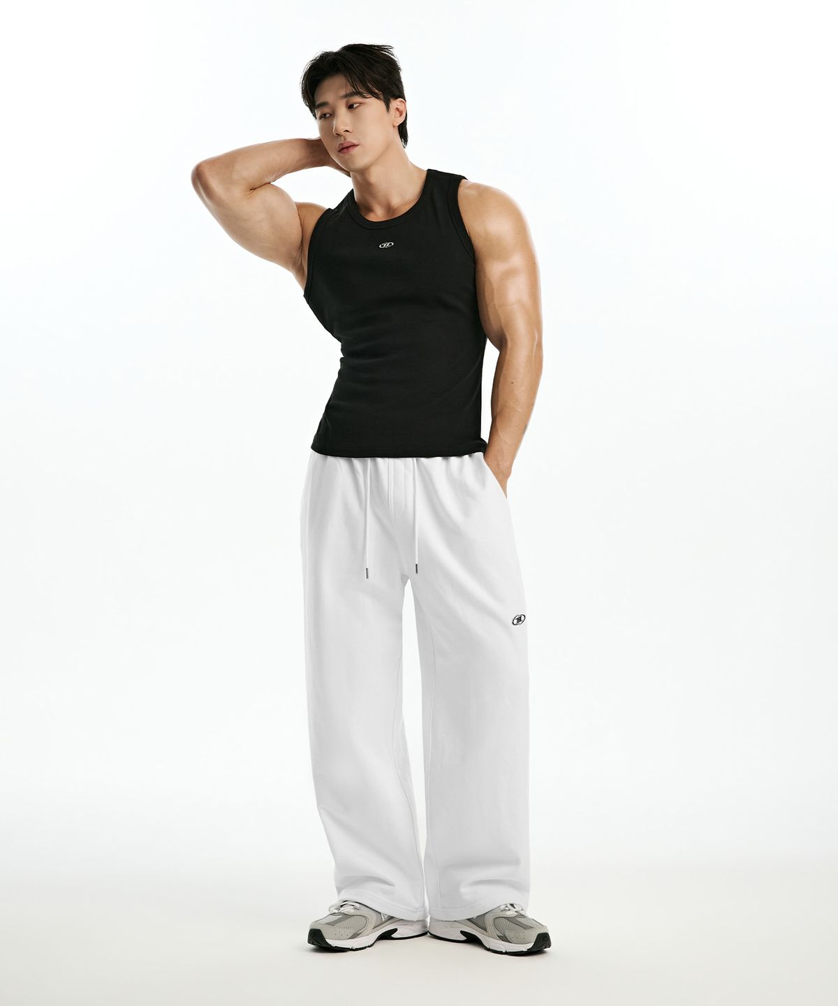 본투윈(BORN TO WIN) B PENDANT RIBBED SLEEVELESS [BLACK]