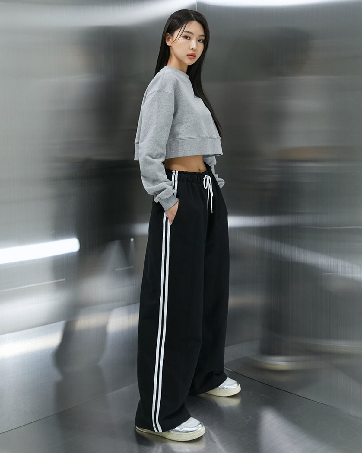 본투윈(BORN TO WIN) B PENDANT CROP SWEATSHIRTS [MELANGE GREY]