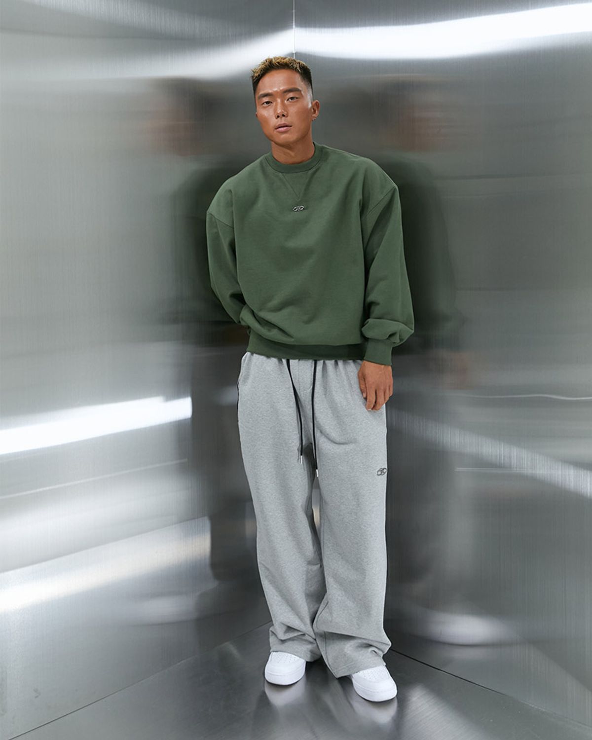 본투윈(BORN TO WIN) B PENDANT SWEATSHIRTS [KHAKI]