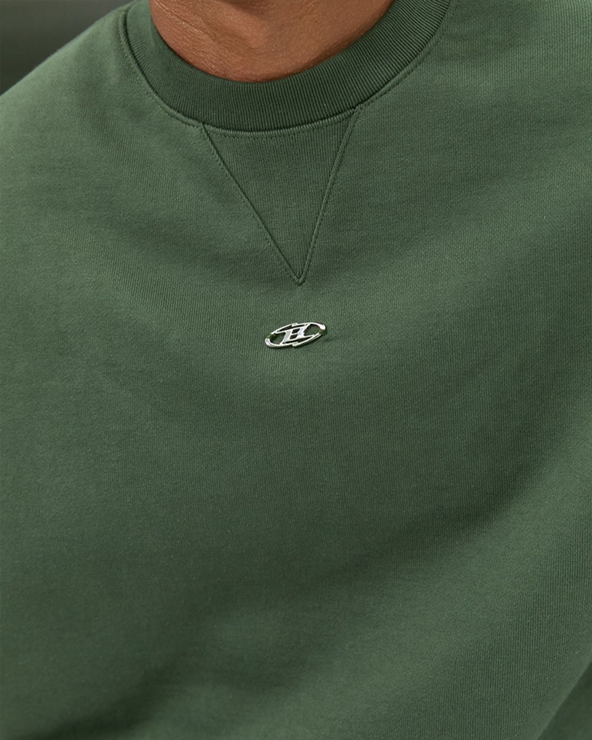 본투윈(BORN TO WIN) B PENDANT SWEATSHIRTS [KHAKI]