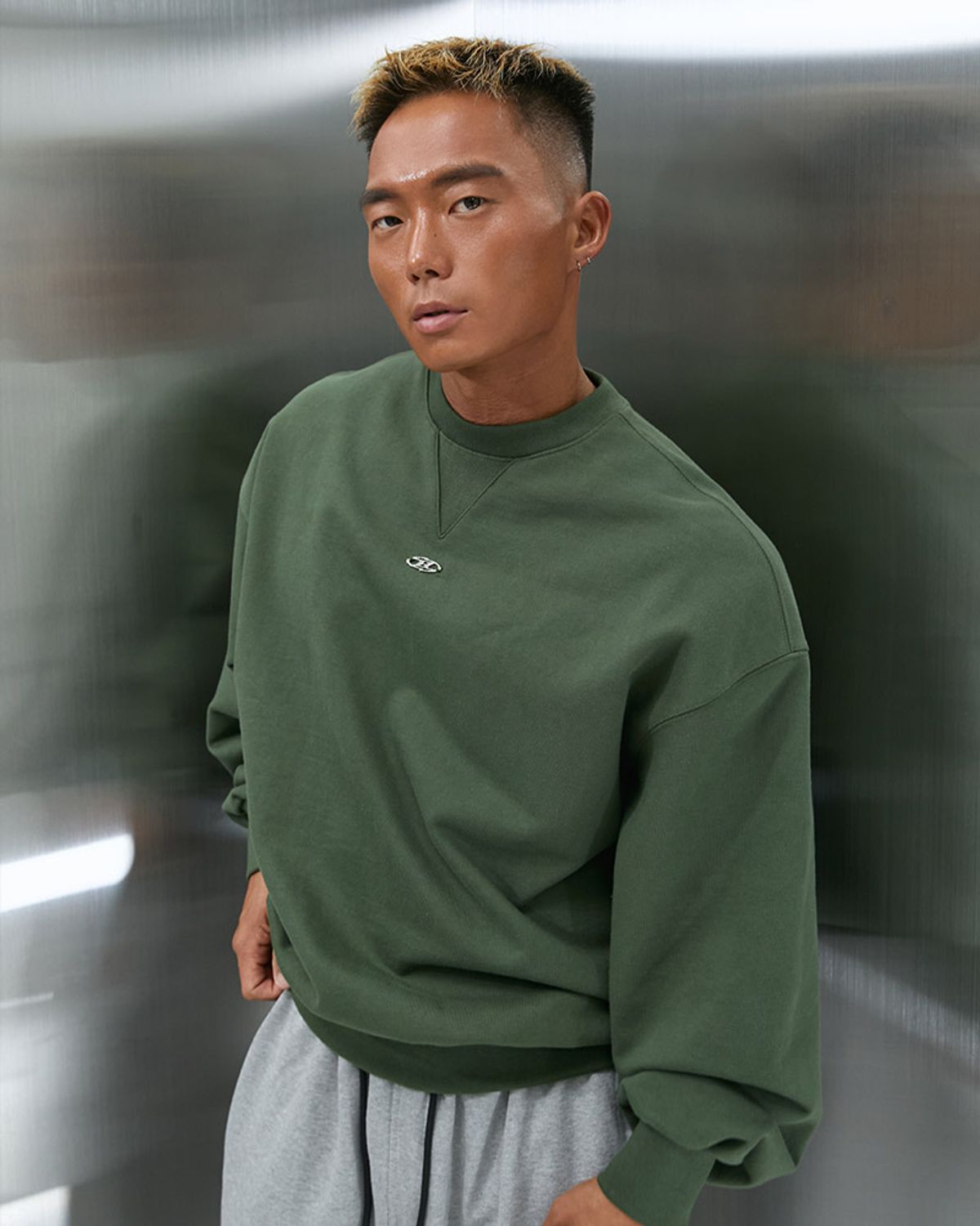 본투윈(BORN TO WIN) B PENDANT SWEATSHIRTS [KHAKI]