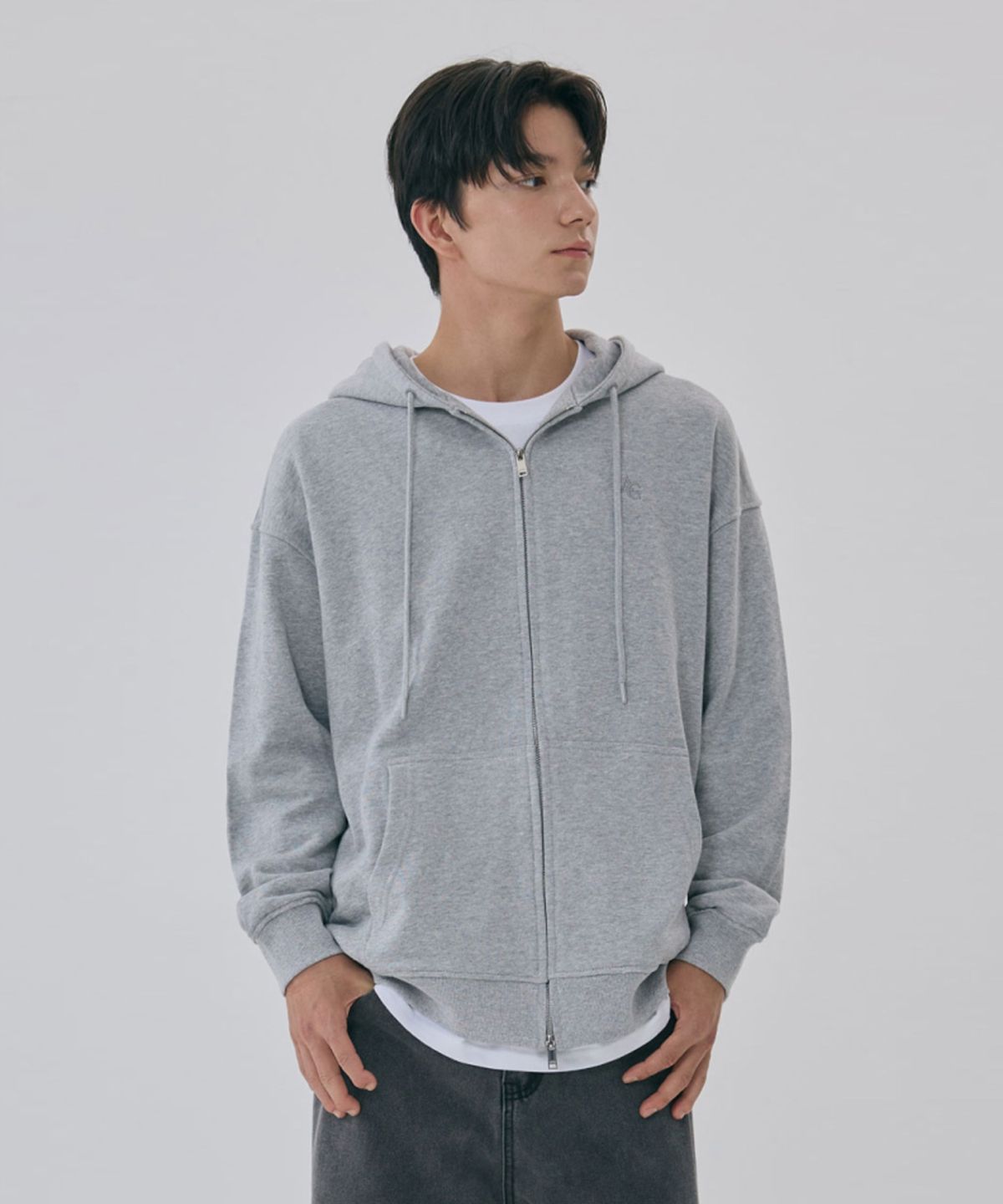 에이지오디(AGOD) 2_WAY 시그니처 자수 스웨트 후디드 집업 [그레이]