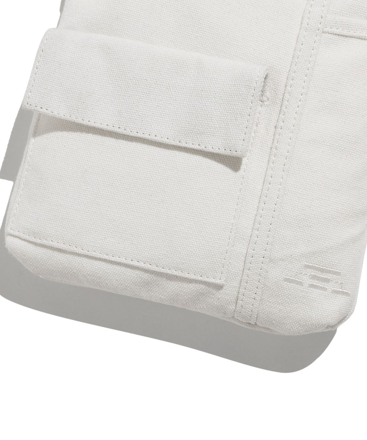 나이스고스트클럽(NICEGHOSTCLUB) FFATS SACOCHE BAG_WHITE(NG2ESUAB44A)
