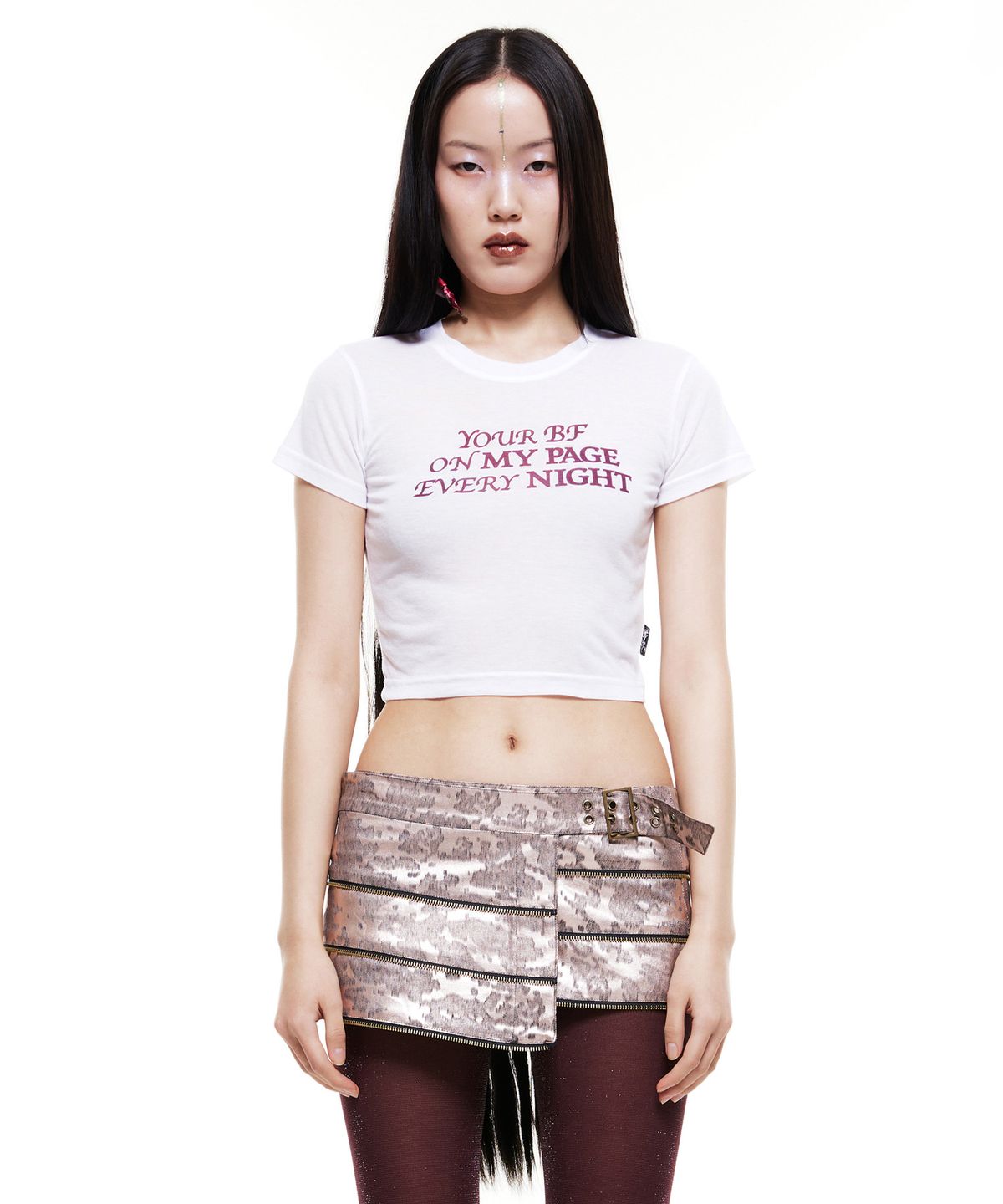 배디(BADEE) Lettering Crop Top White