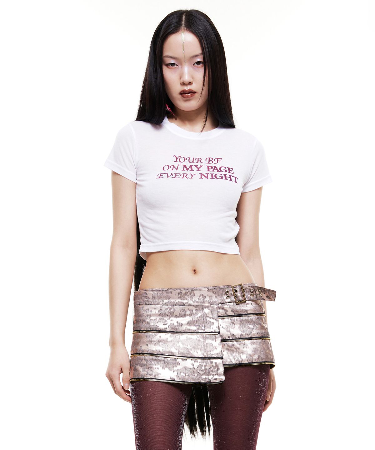 배디(BADEE) Lettering Crop Top White