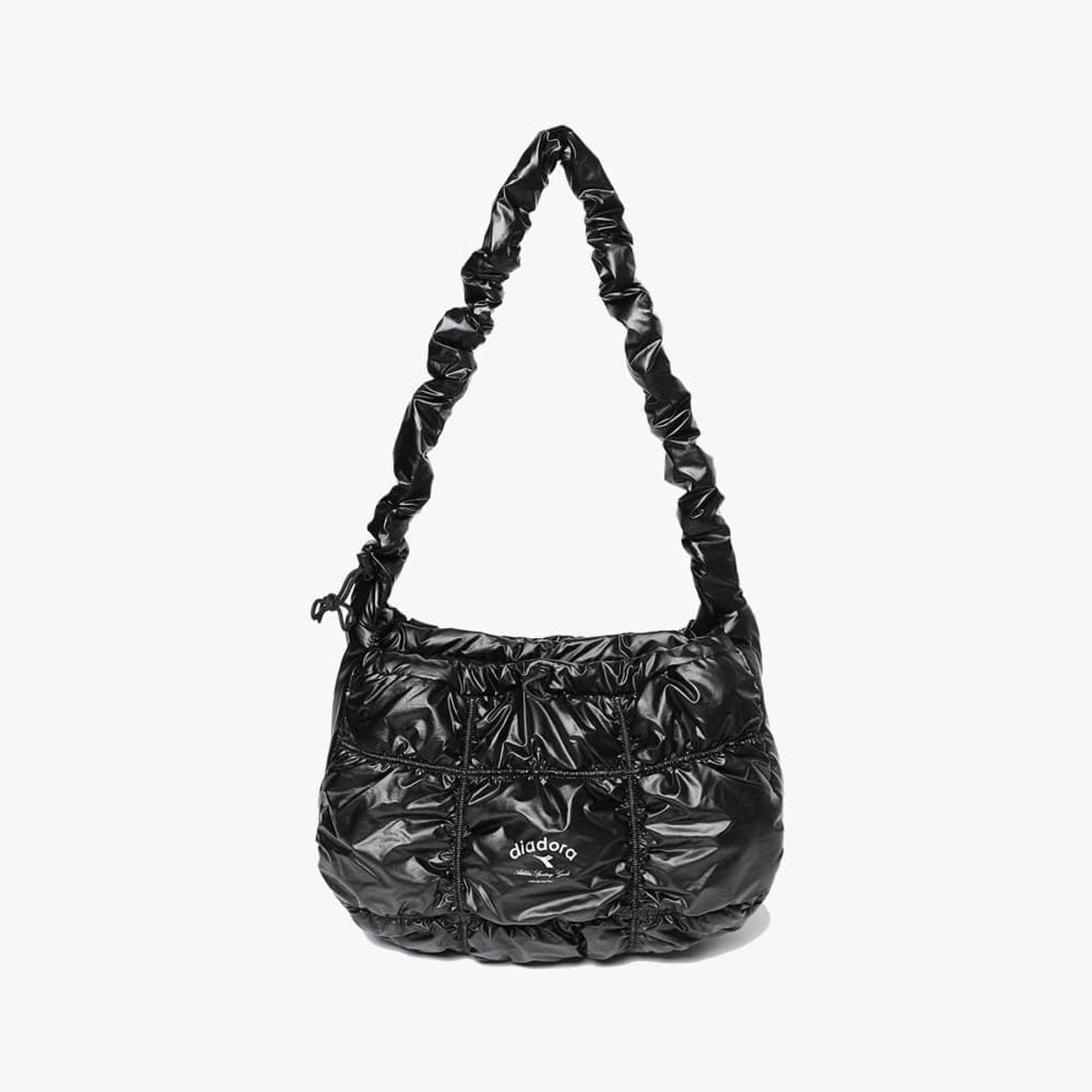 디아도라(diadora) 글로시 셔링 패디드백 BLACK