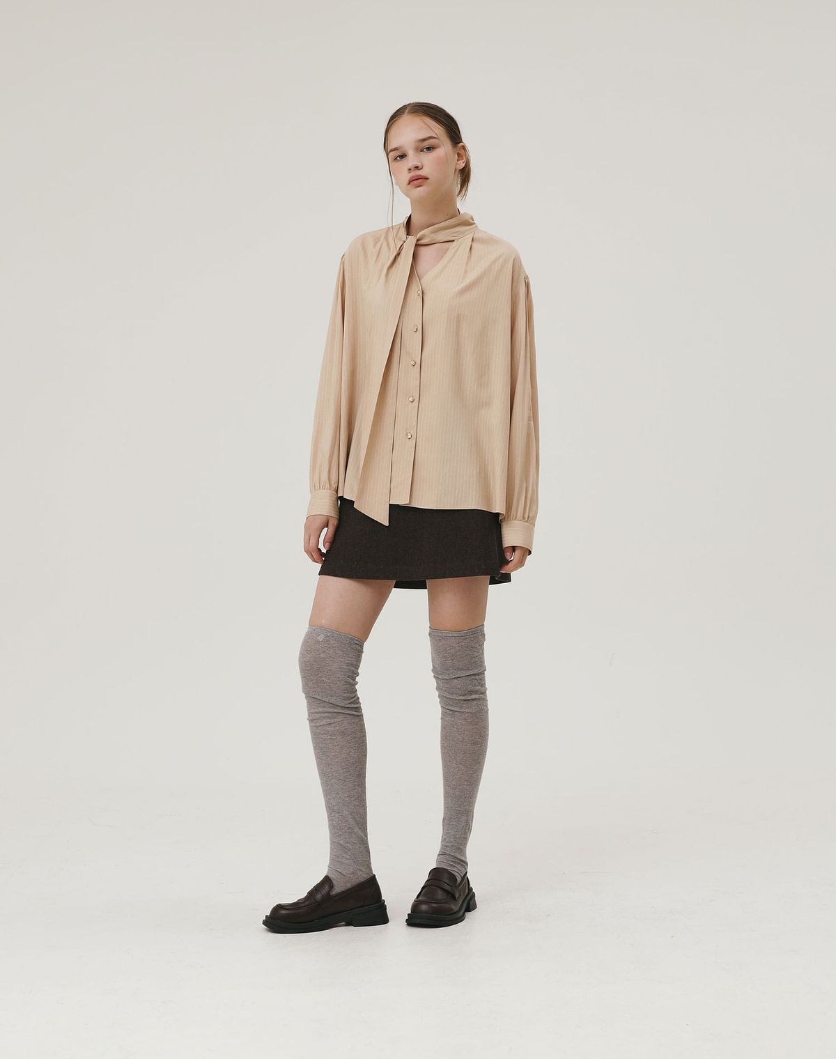 지에마르(GIEMAR) STRIPE TIE BLOUSE  BEIGE