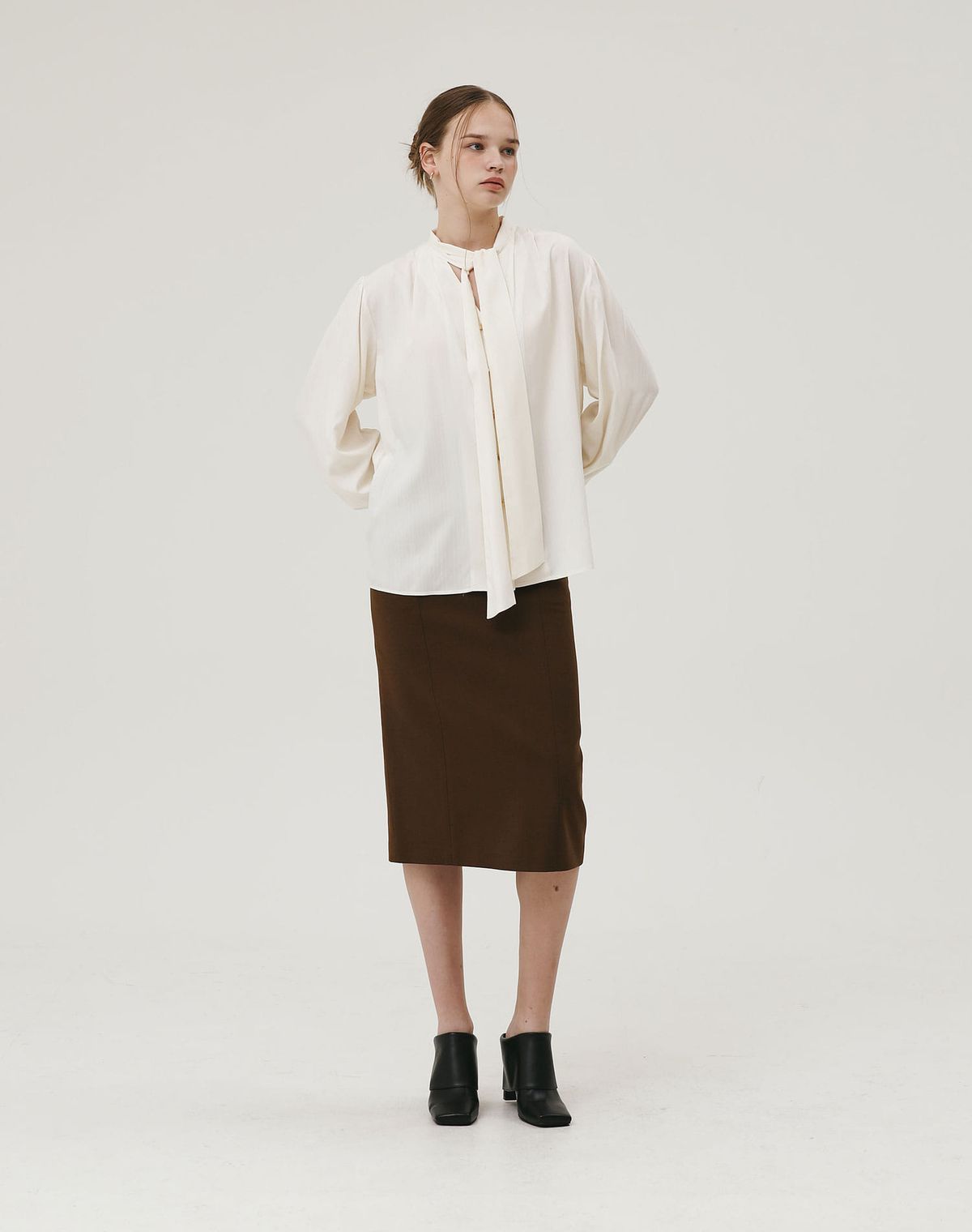 지에마르(GIEMAR) STRIPE TIE BLOUSE  IVORY