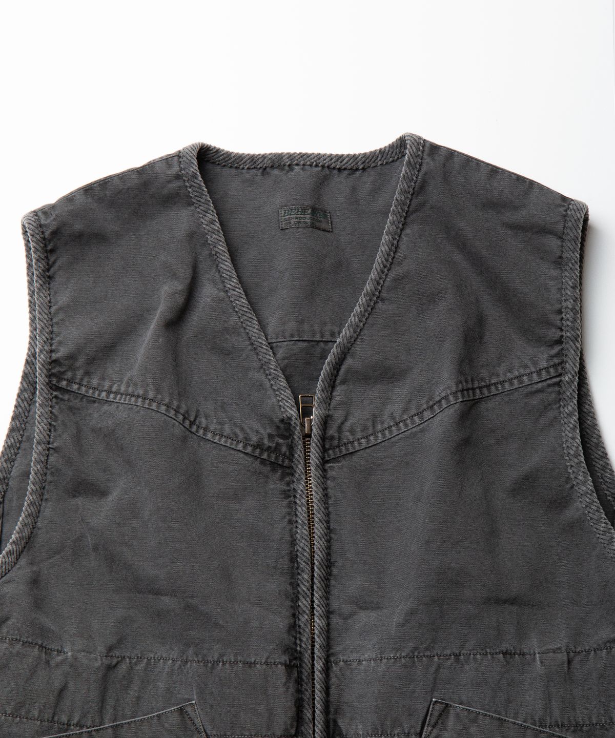 비헤비어(BEHEAVYER) BUSH VEST pigment black