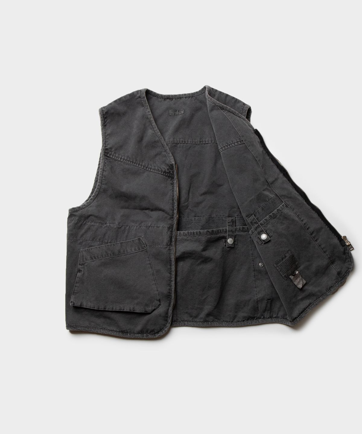 비헤비어(BEHEAVYER) BUSH VEST pigment black