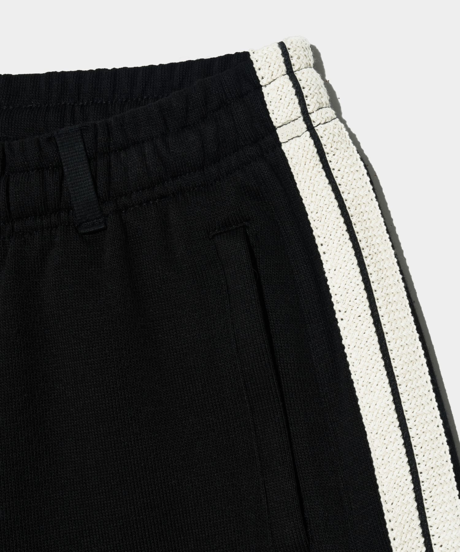 MUSINSA公式 | SATUR (W) Lawton All Day Track Shorts Caviar Black