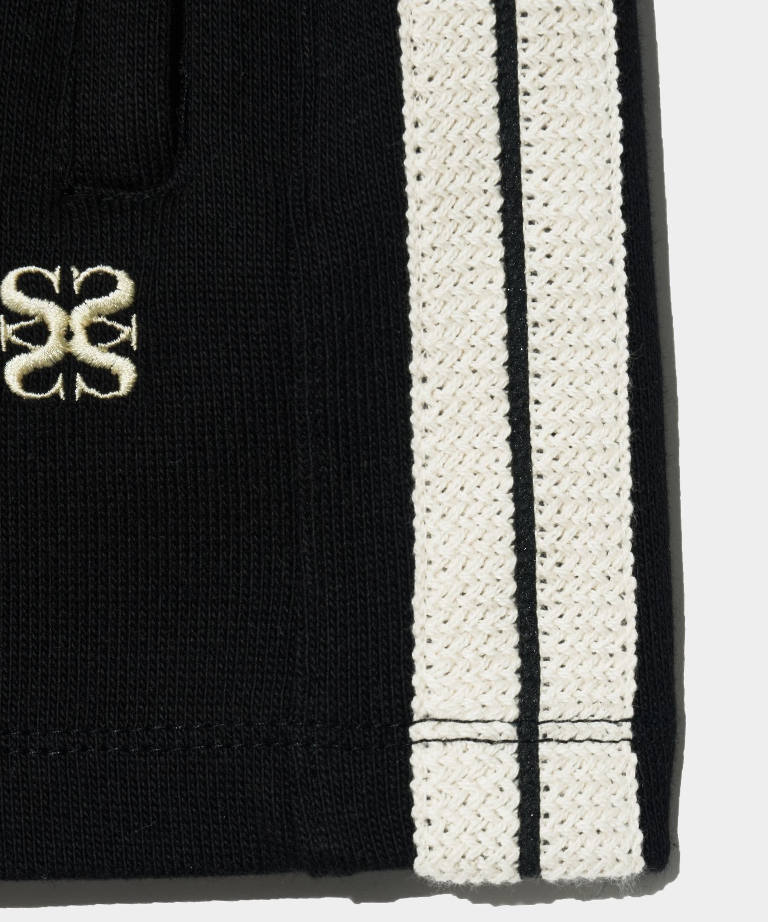 MUSINSA公式 | SATUR (W) Lawton All Day Track Shorts Caviar Black
