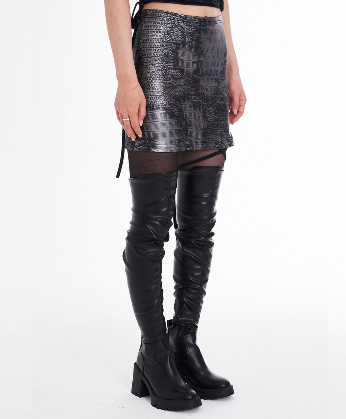 어세이(ASSAY) PYTHON PRINT MINI SKIRT (BLACK)