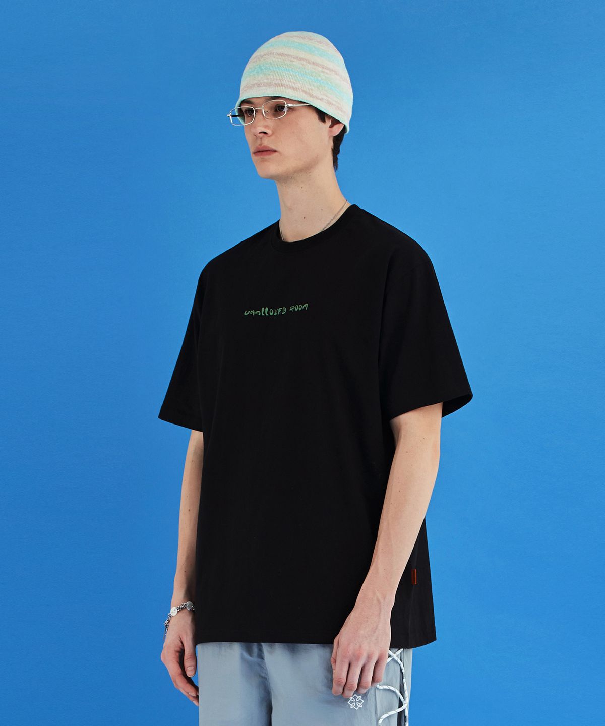 어널로이드(UNALLOYED) 로고 리프 티셔츠 / 블랙