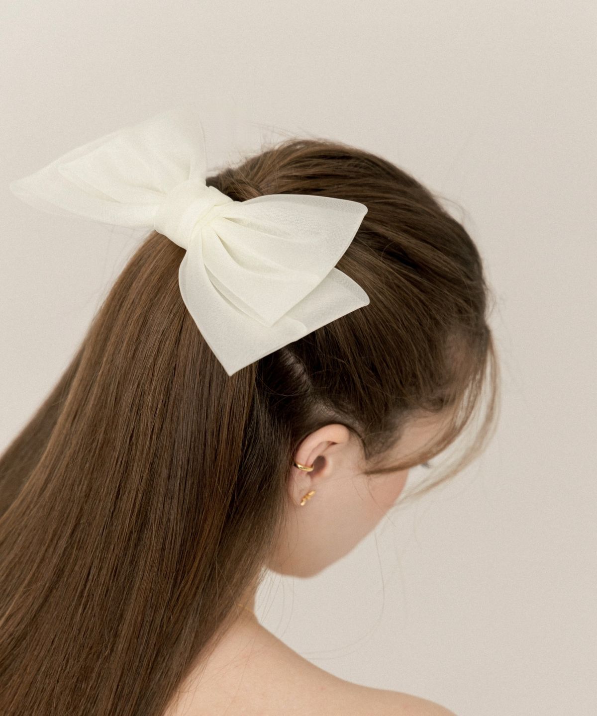 릴리코리(LILYKORI) Pure Ivory Big Ribbon Pin