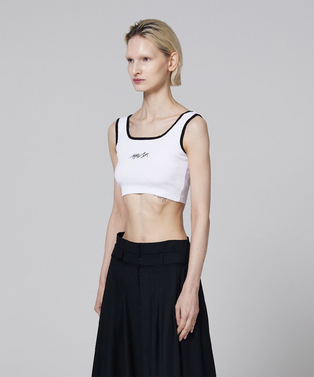 므아므(MMAM) Signature logo basic line detail sleeveless top