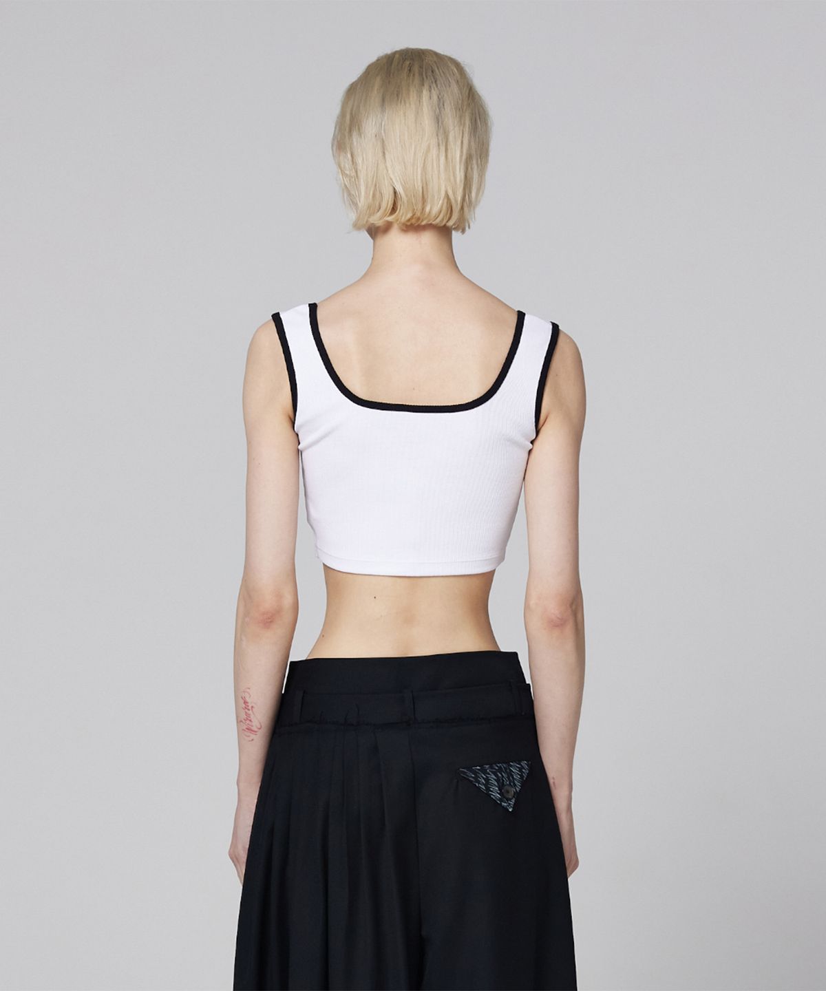 므아므(MMAM) Signature logo basic line detail sleeveless top