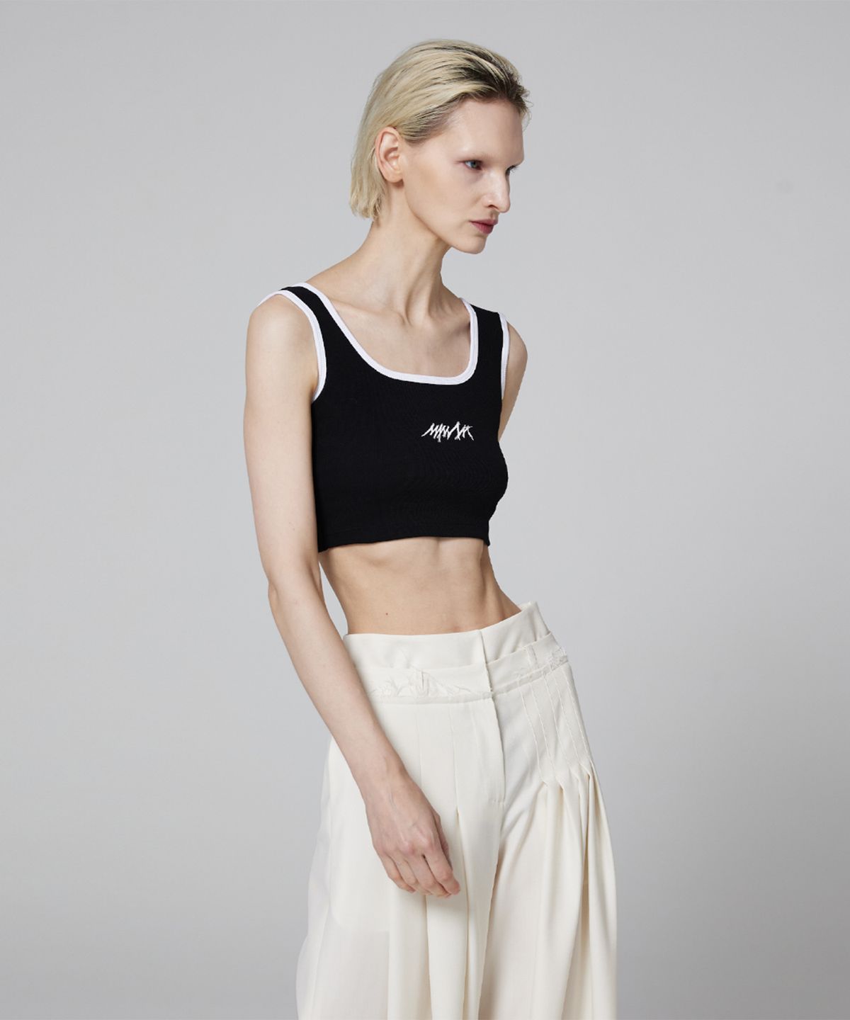 므아므(MMAM) Signature logo basic line detail sleeveless top