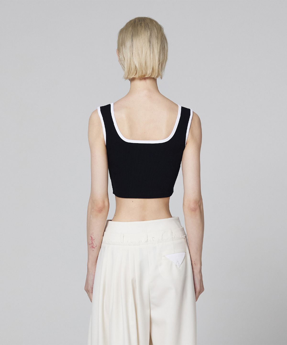 므아므(MMAM) Signature logo basic line detail sleeveless top