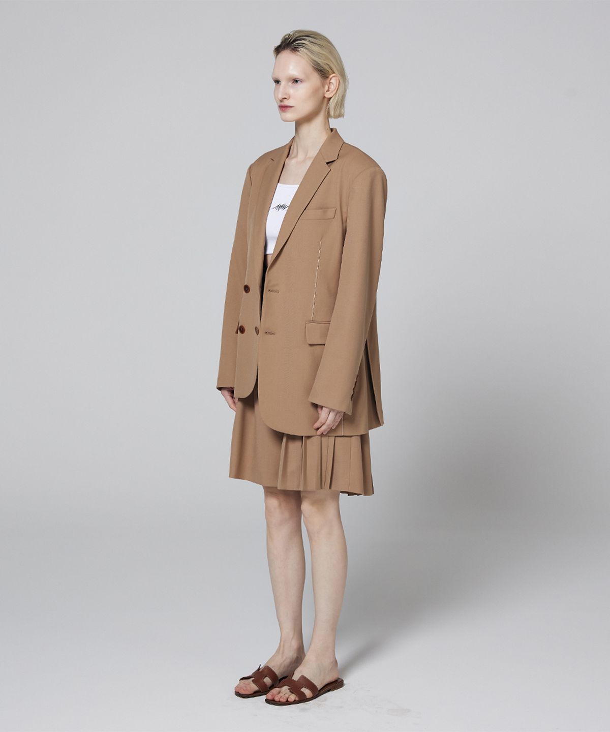 므아므(MMAM) Signature unbalance pin tuck short flare slacks