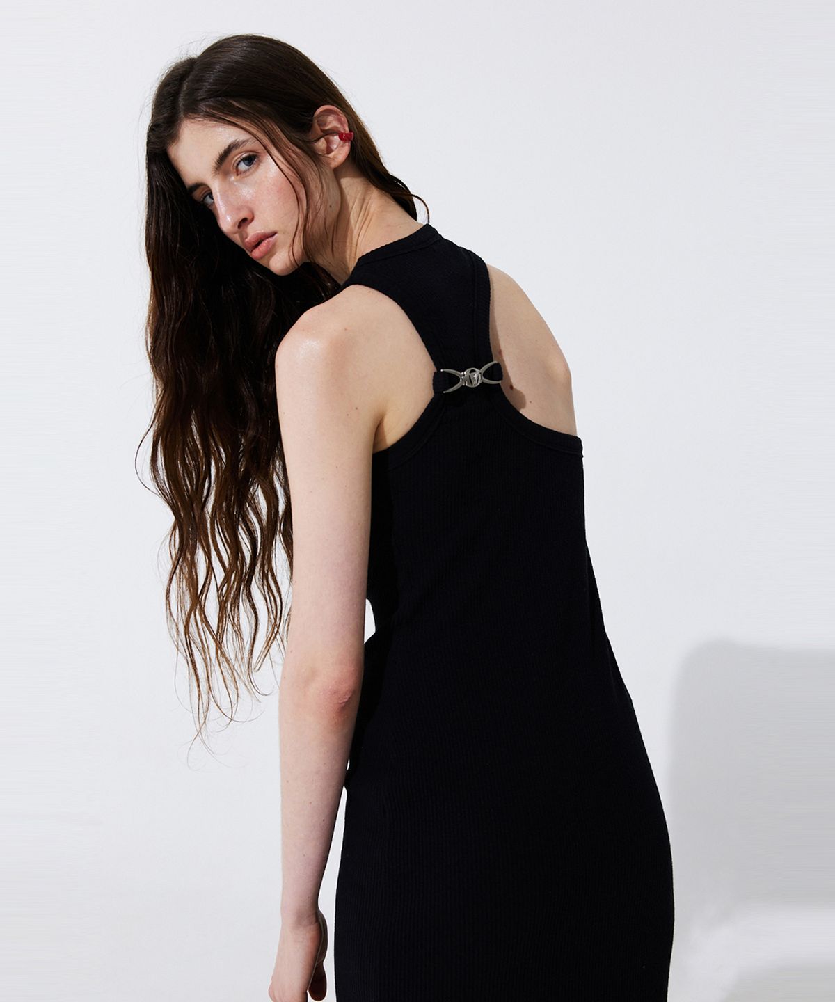 분더캄머(WNDERKAMMER) Back Cut-out Sleeveless Dress_Black (백 컷아웃 슬리브리스 드레스_블랙)
