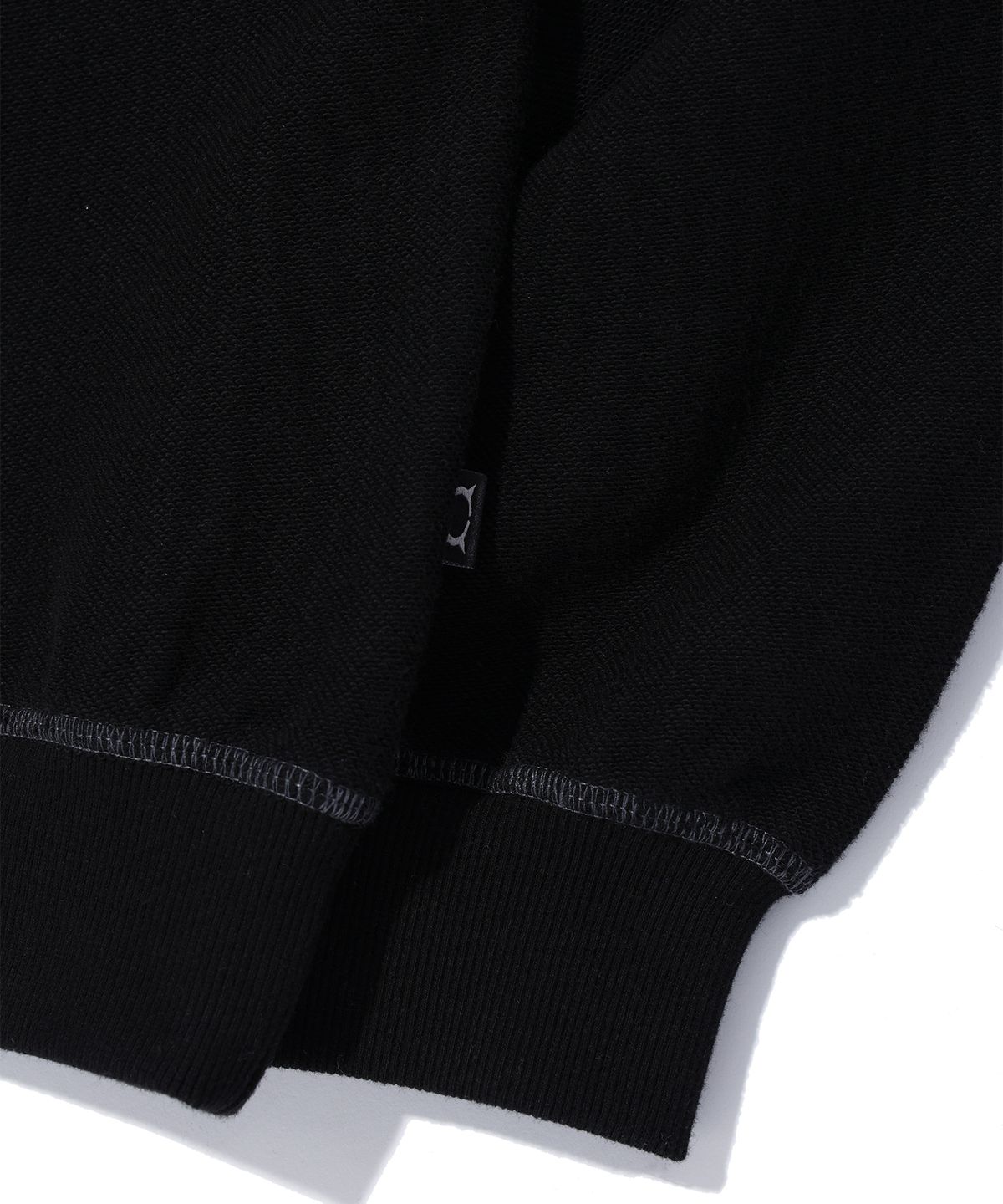 크리틱(CRITIC) INCISION PIGMENT SWEATSHIRTS BLACK