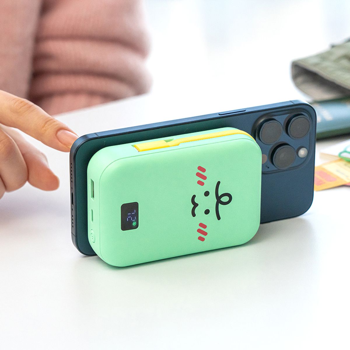 카카오프렌즈 파트너(KAKAOFRIENDS PARTNERS) 니니즈 케이블형 맥세이프 보조배터리 20,000mAh