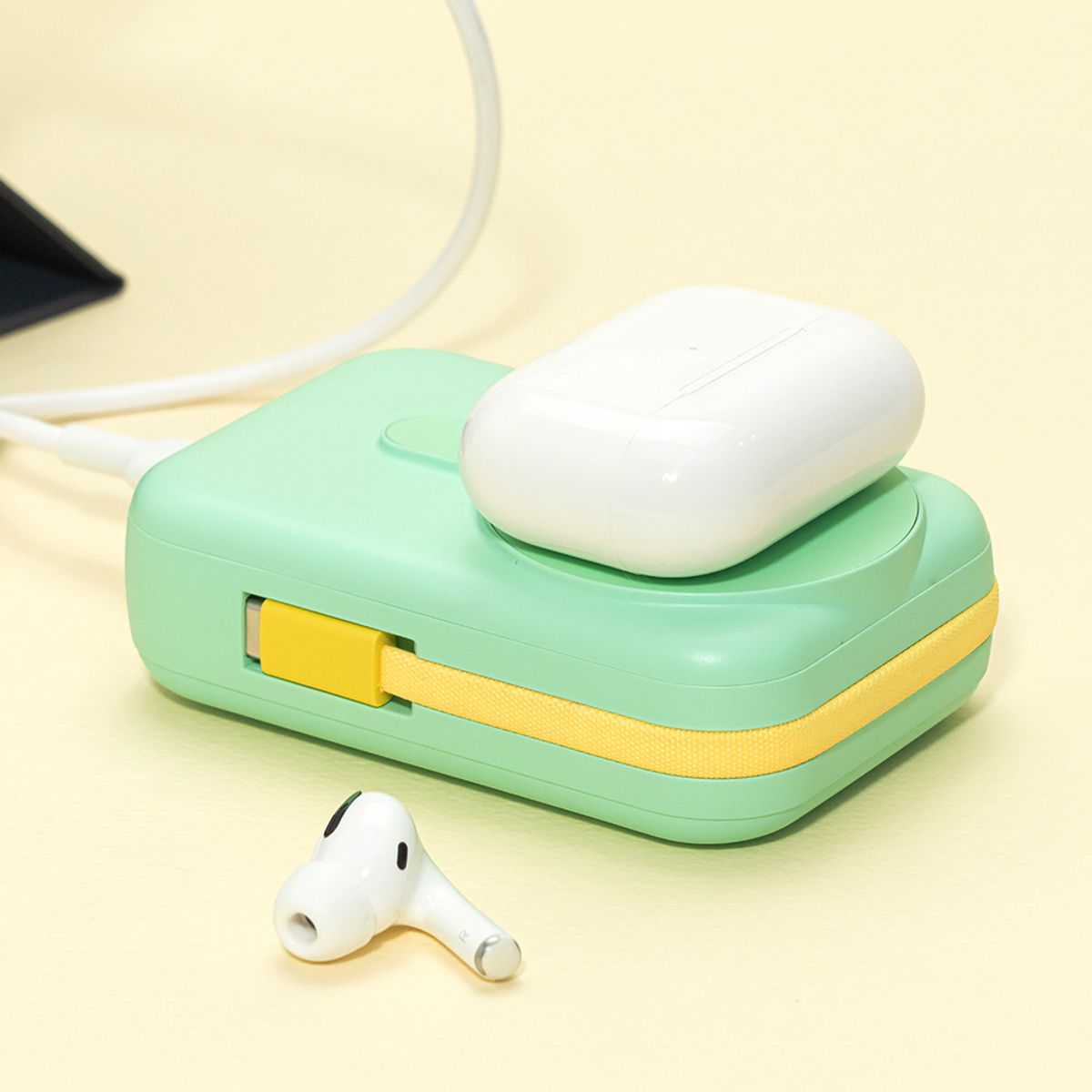 카카오프렌즈 파트너(KAKAOFRIENDS PARTNERS) 니니즈 케이블형 맥세이프 보조배터리 20,000mAh