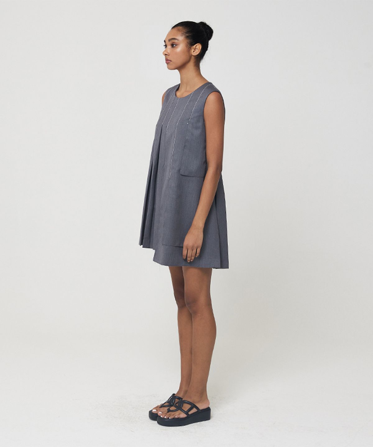 므아므(MMAM) Pleated unbalance stitch sleeveless dress