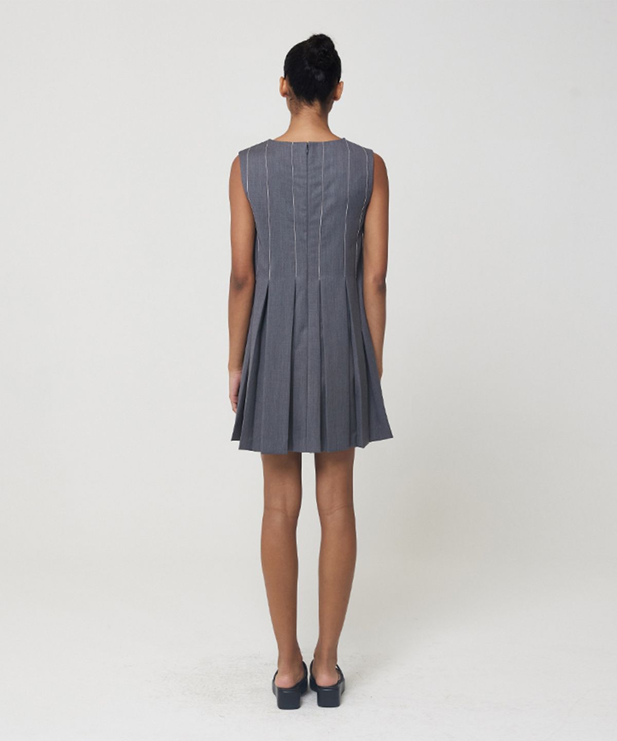 므아므(MMAM) Pleated unbalance stitch sleeveless dress