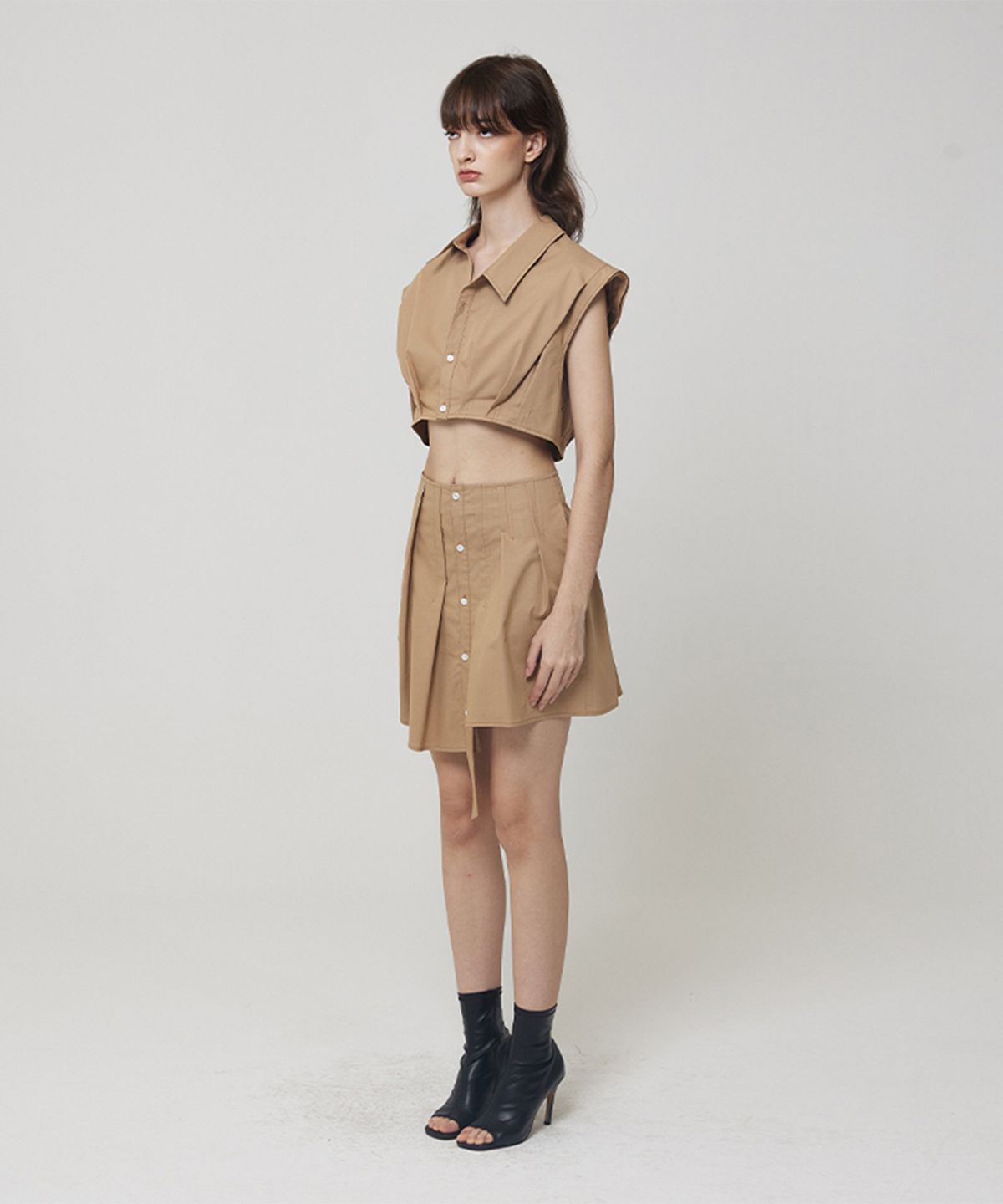 므아므(MMAM) Pin tuck sleeveless crop shirt set-up