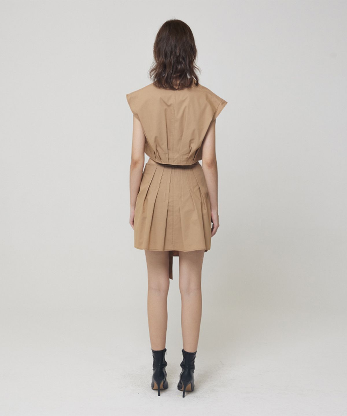 므아므(MMAM) Pin tuck sleeveless crop shirt set-up