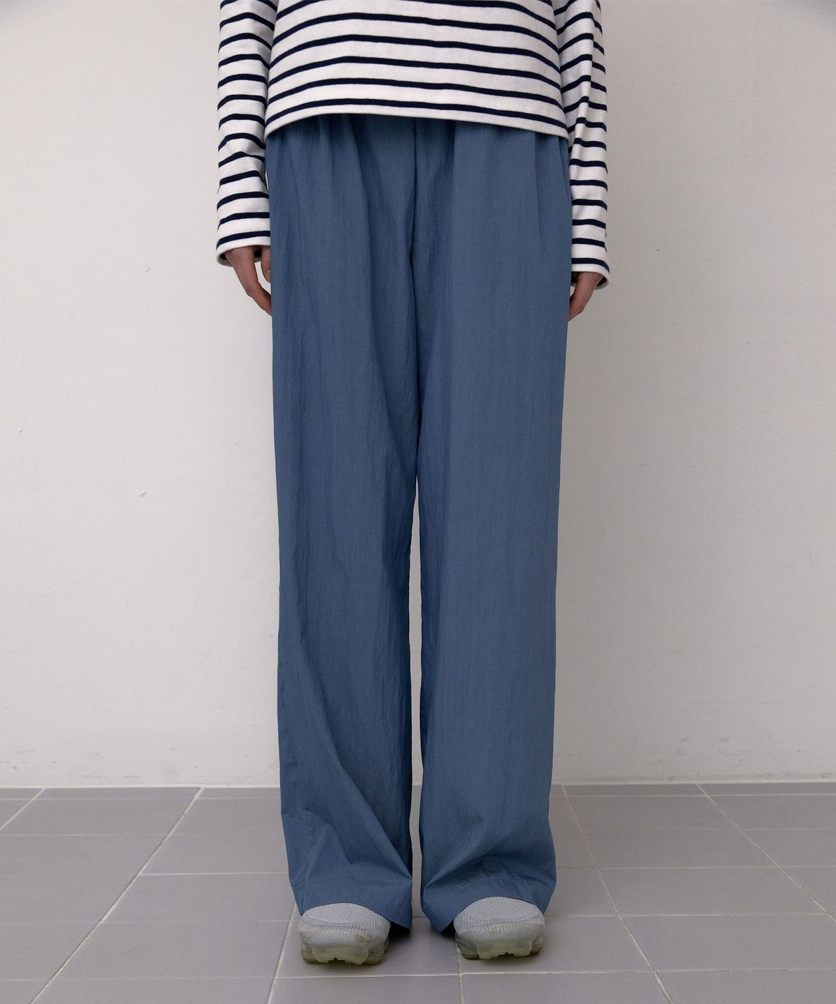 38컴온커먼(38COMEONCOMMON) Nylon loose Banding Pants (Blue)