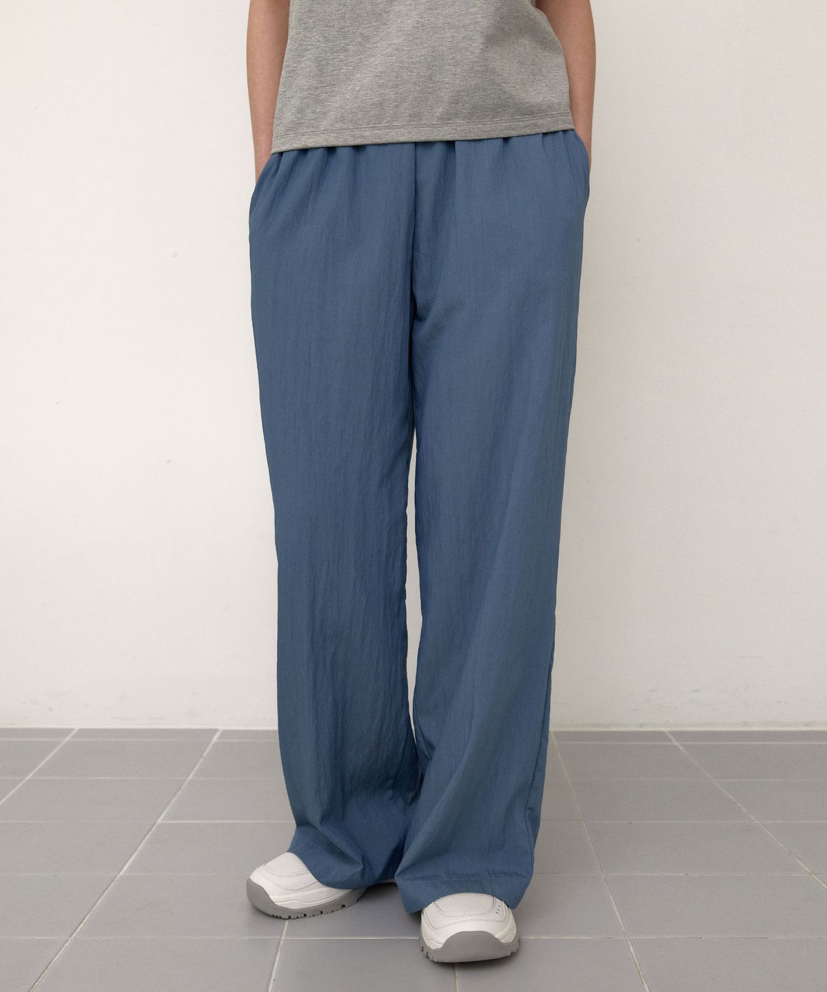 38컴온커먼(38COMEONCOMMON) Nylon loose Banding Pants (Blue)
