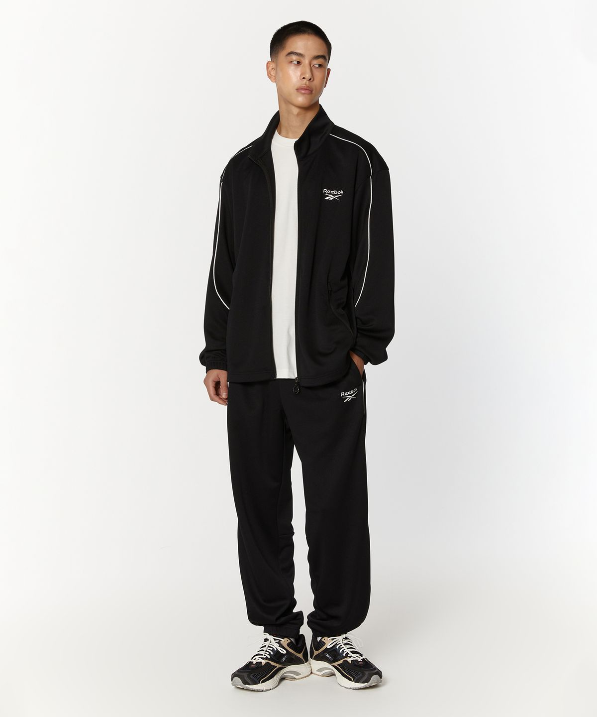 리복(REEBOK) 웜업 트랙탑 - 블랙