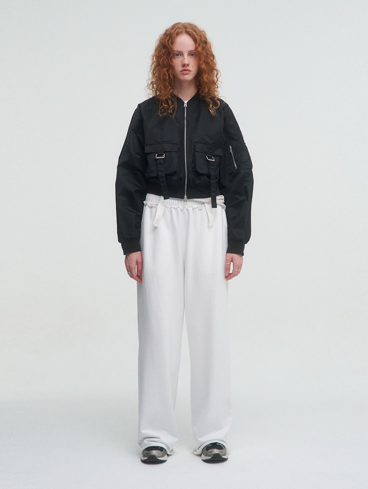 뚜오미오(TUOMIO) BELTED POCKET BOMBER [BLACK]