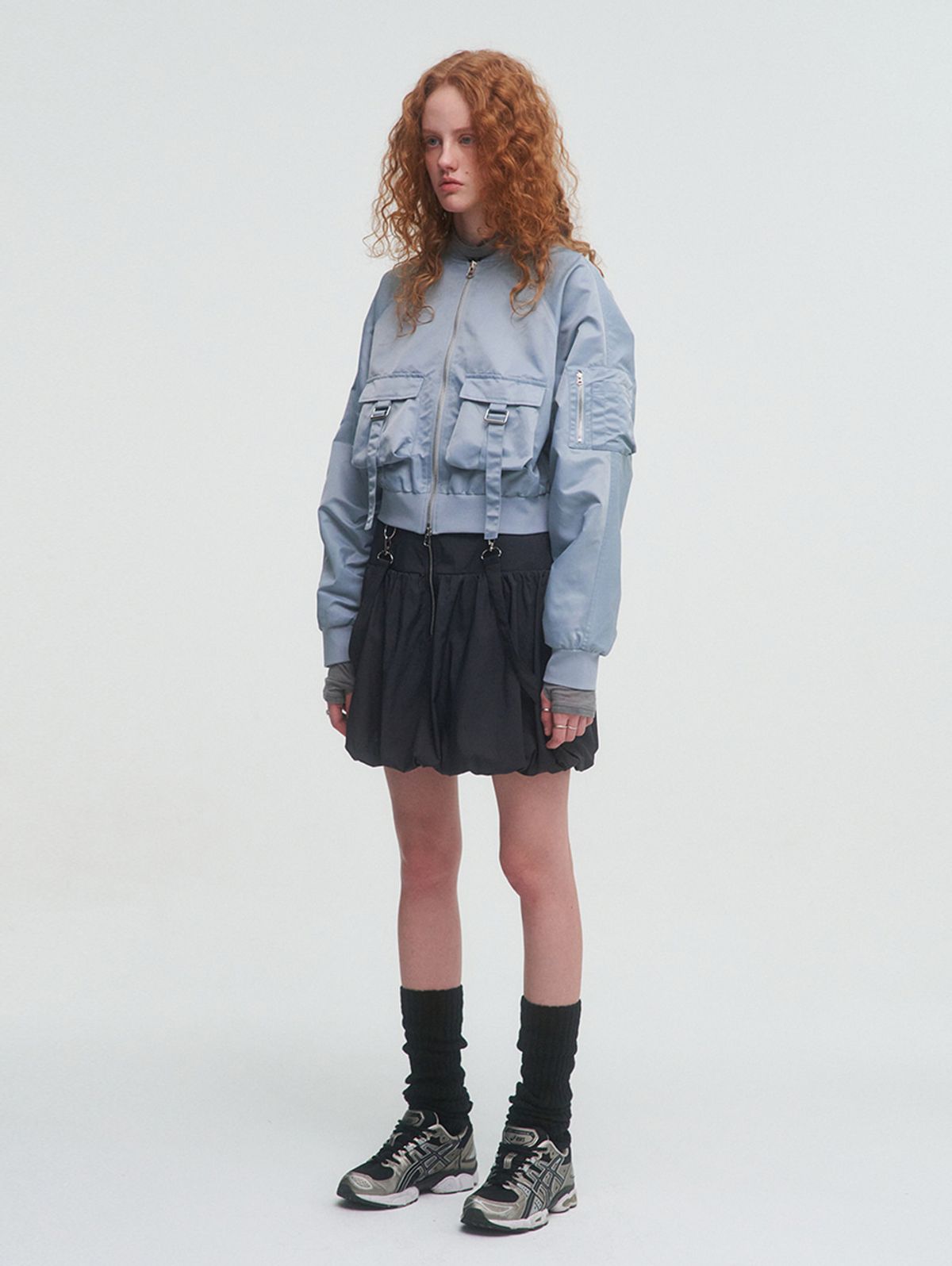뚜오미오(TUOMIO) BELTED POCKET BOMBER [DUSTY BLUE]